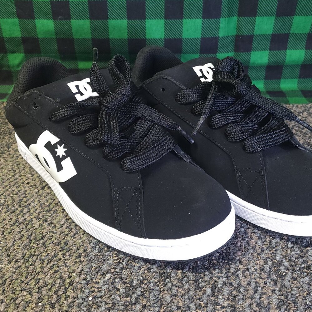 Brand New DC Gaveler Suede Skate Shoes – Matte Black (Men’s US 8.5M) –